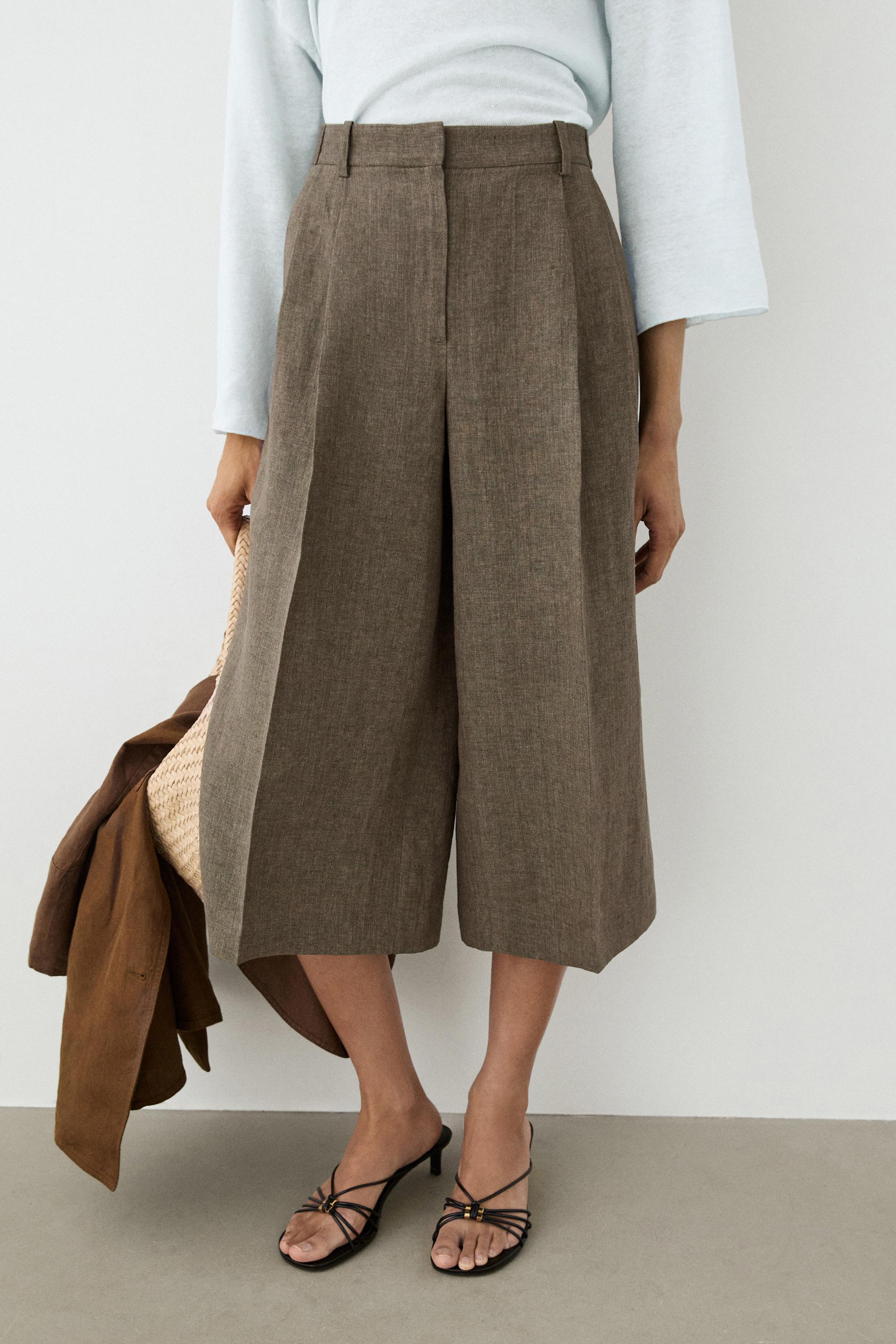 Flowing melange linen Bermuda shorts